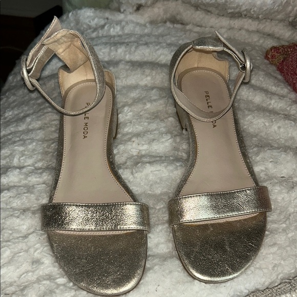 Pelle Moda Silver Heels Elegant Design - Picture 1 of 8